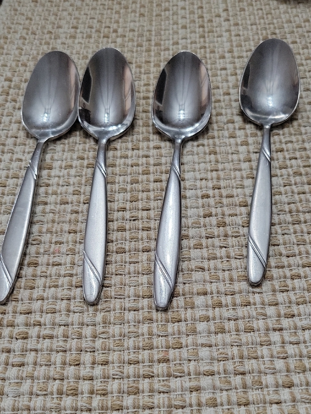 Oneida Risotto Silver Plated Soup Spoons - Set of 4